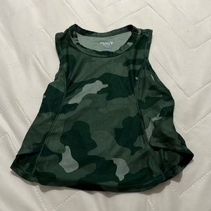 Kids green camo cropped tank top